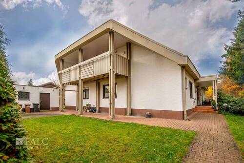 Aussenansicht Eingang - 8 Zimmer Mehrfamilienhaus, Wohnhaus zum Kaufen in Pleinfeld