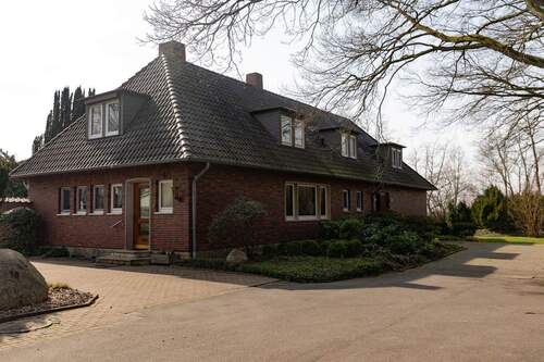 Ansicht von der Hofeinfahrt - 1 Zimmer Mehrfamilienhaus, Wohnhaus zum Kaufen in Petershagen