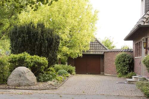 Ansicht auf die Garage - Mehrfamilienhaus, Wohnhaus mit 258,00 m² in Petershagen zum Kaufen