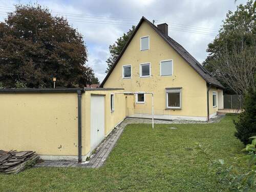 Hausansicht - 9 Zimmer Einfamilienhaus in Königsbrunn