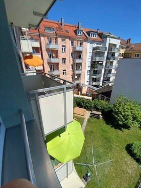 Begrüntes Innengrundstück - Für Treppensteiger - 2-Zimmer-Wohnung mit Balkon in der Nürnberger Südstadt, Halskestr. 3 - 4. OG ohne Aufzug