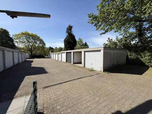 Garage auf dem benachbarten Hof - 