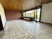Wohnzimmer mit Blick in den Garten - 