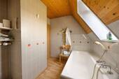 Badezimmer im Dachgeschoss - 
