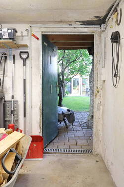 Zugang von der Garage in den Garten - 