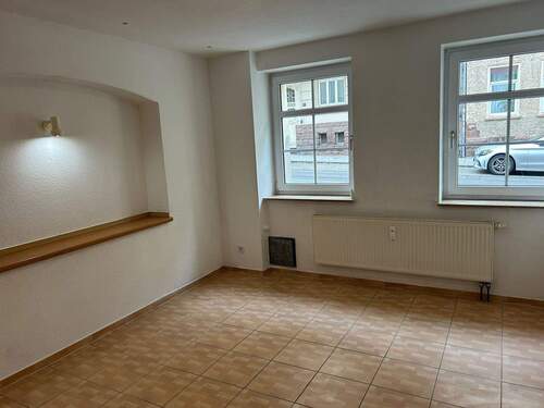 Wohnbereich mit Wandregal - 