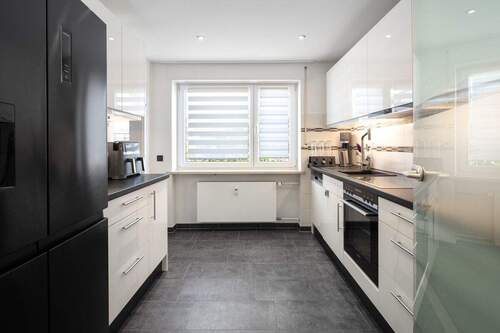 Küche EG - 8 Zimmer Mehrfamilienhaus, Wohnhaus in Stephanskirchen