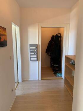 Einblick Flur/Garderobe - 