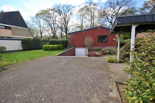 Blick zur Garageneinfahrt - 