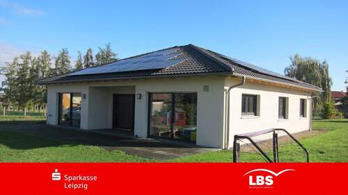 Seitenansicht - Wohnen im Grünen auf einer Ebene