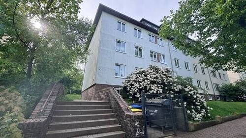 Frontansicht - Chemnitz - mit Badewanne und Balkon!