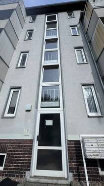 Hauseingang - Etagenwohnung mit 52,40 m&sup2; in Chemnitz zum Kaufen