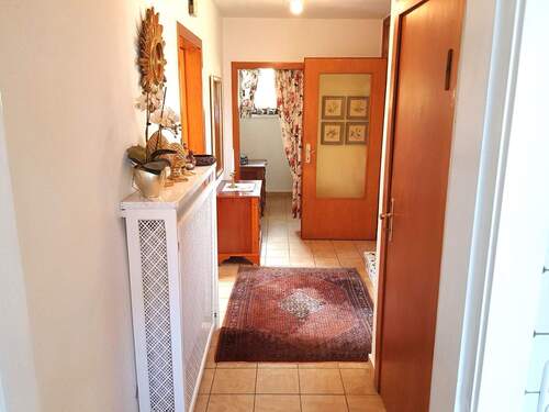 Flur-Eingangsbereich - 4 Zimmer Mehrfamilienhaus, Wohnhaus in Lübeck