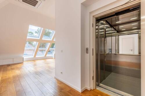 Aufzug in die Wohnung - 
