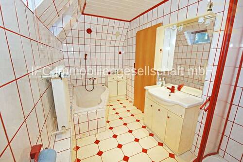 Bad im UG (Einliegerwhg.) - 