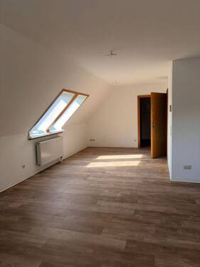 Wohnzimmer 2 - 3 Zimmer Etagenwohnung zur Miete in Bergen