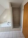Badewanne und Dusche - 
