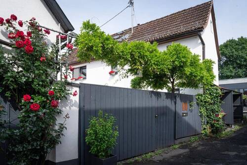 Bild 2 - 8 Zimmer Einfamilienhaus zum Kaufen in Frankfurt am Main
