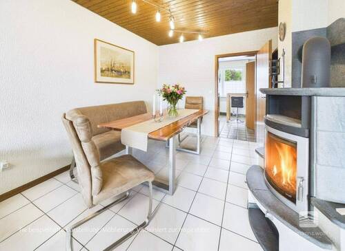 Wohn-/Esszimmer (KI) - 
