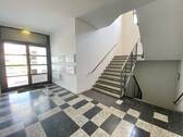 Treppenhaus - Günstiges Business-Quartier! Büro, Praxis, Gewerbefläche, zentrale Lage, exzellente Verkehrsanbindung in Freilassing.