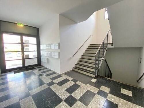 Treppenhaus - Günstiges Business-Quartier! Büro, Praxis, Gewerbefläche, zentrale Lage, exzellente Verkehrsanbindung in Freilassing.