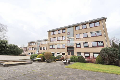 Hausansicht - 2 Zimmer Etagenwohnung zum Kaufen in Hamburg