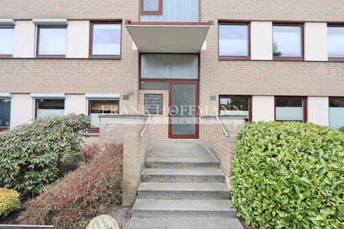 Hauseingang - Etagenwohnung mit 73,00 m² in Hamburg zum Kaufen
