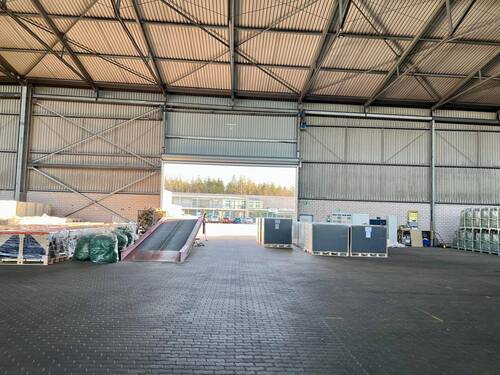 Tor - Halle zur Miete in Laußnitz