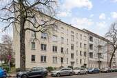 Gebäude - Bezugsfreie und gut angebundene Zwei-Zimmer-Wohnung in Treptow zu verkaufen