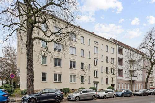 Gebäude - Bezugsfreie und gut angebundene Zwei-Zimmer-Wohnung in Treptow zu verkaufen