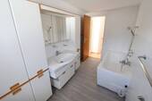 1+2 OG rechts_Badezimmer_www.villingen.immobilien - 