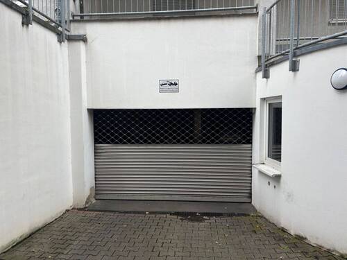 Tiefgarageneinfahrt - 2 Zimmer Etagenwohnung in Leipzig