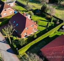 Sehr gepflegtes Einfamilienhaus in ruhiger Siedlungslage, inklusive Garage und neuwertigem Kaminofen - Detern