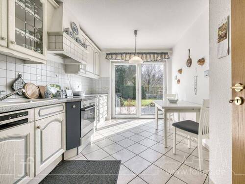 Küche mit Zugang zum Garten - 