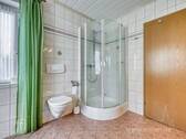 ...und Dusche im Erdgeschoss - 