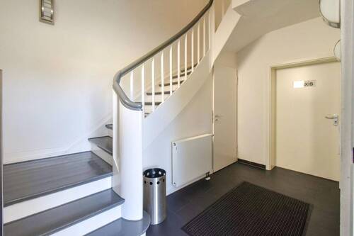 Treppenhaus - 6 Zimmer Einfamilienhaus zum Kaufen in Essen