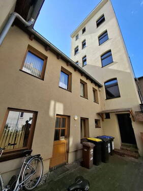Hofansicht - Mehrfamilienhaus, Wohnhaus mit 370,00 m&sup2; in Halle zum Kaufen
