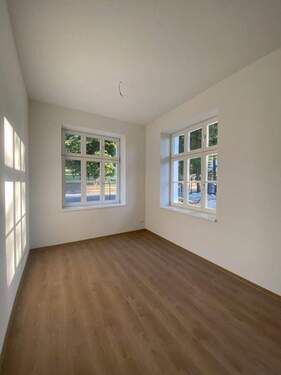 helles Wohnzimmer - smarte Singlewohng mit Balkon und Aufzug, komfortabel, direkt an der Landeskrone