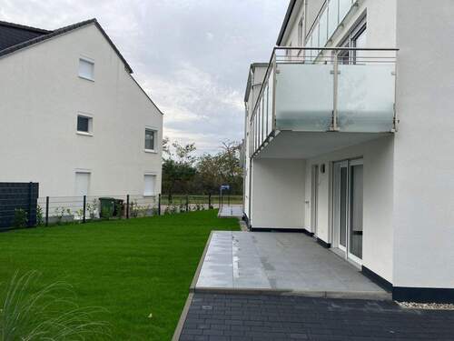 Gartenansicht.jpg - Neuwertige 4-Zimmer-Wohnung (EG mit privatem Garten)