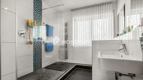 1. OG Badezimmer 1 - 