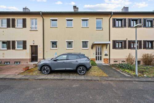 Eigener PKW-Stellplatz - 6 Zimmer Einfamilienhaus in Stuttgart