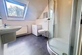 Badezimmer im Dachgeschoss - 
