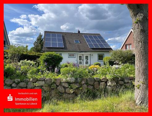 Straßenansicht - Exklusives Wohnen an der Ostsee - Stilvolles Einfamilienhaus im Herzen von Scharbeutz