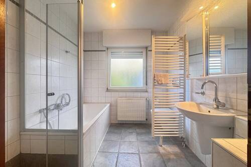 Badezimmer im Erdgeschoss - 5 Zimmer Einfamilienhaus in Scharbeutz