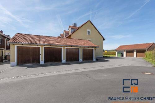 Garage - Reihenmittelhaus mit 110,00 m&sup2; in Krummennaab zum Kaufen