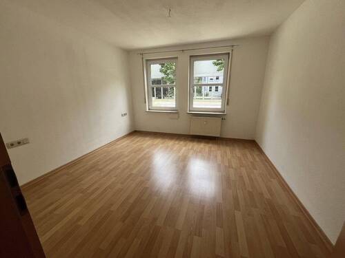 Schlafzimmer - 2 Zimmer Etagenwohnung zur Miete in Stuttgart-Untertürkheim