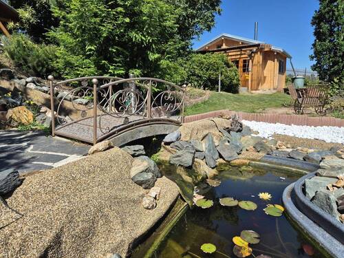 Teich mit Brücke - 