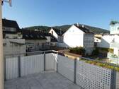 Nord/West Terrasse mit Weitblick auf die Berge - 2 Zimmer Etagenwohnung in Neustadt