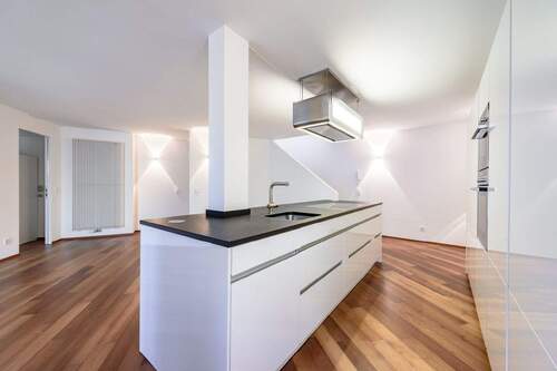 Kueche - Einfamilienhaus mit 255,10 m&sup2; in München zum Kaufen