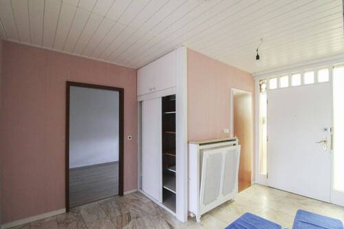 Flur - 1 Zimmer Mehrfamilienhaus, Wohnhaus zum Kaufen in Heiligkreuzsteinach